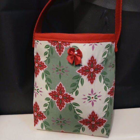 NEW Set of 2 Reusable Fabric Gift Bags Pointsetta Red Green w/ Ribbon Bow 6x6x2" - Picture 4 of 11